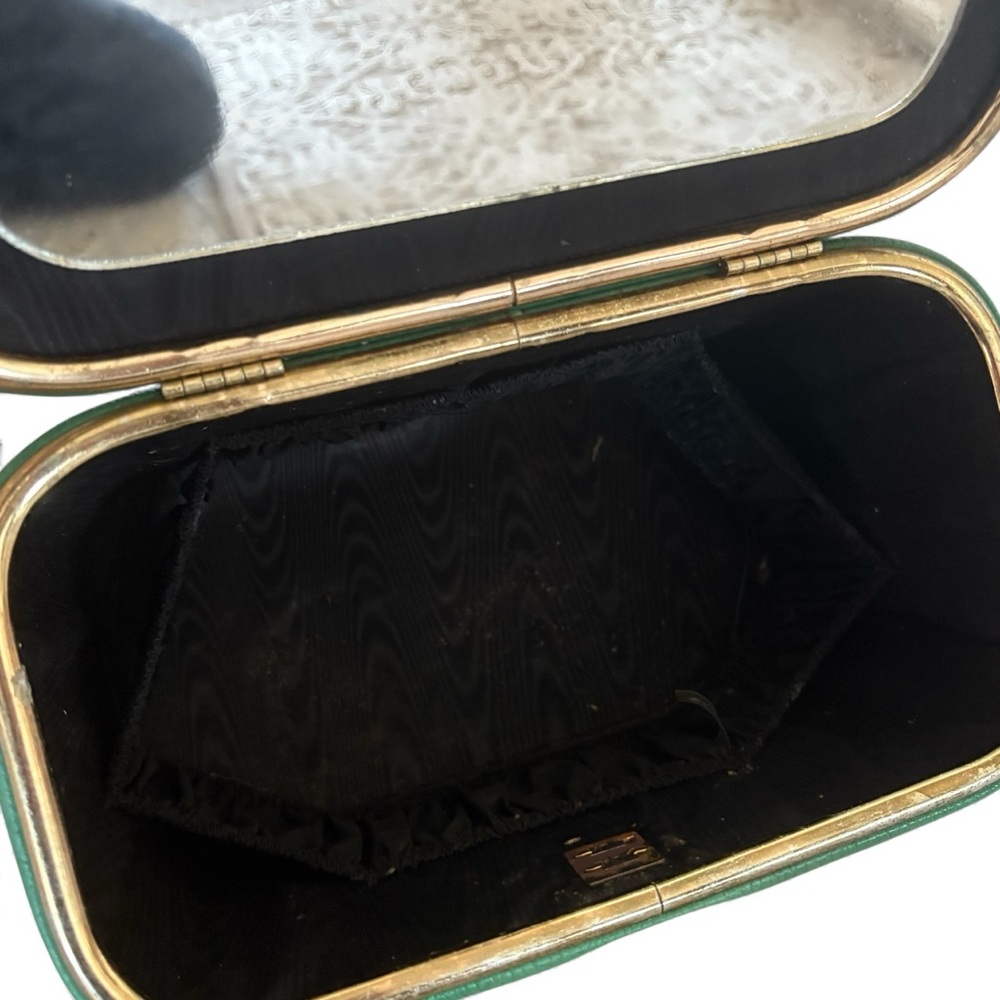Celebrity NY Cosmetic‎ Overnight Train Suitcase Green, Vintage 1960s - Picture 4 of 9